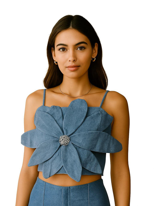Blusa con flor y tirantes para primavera
